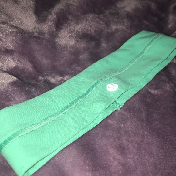lululemon athletica Accessories - Lululemon Flyaway Tamer Headband